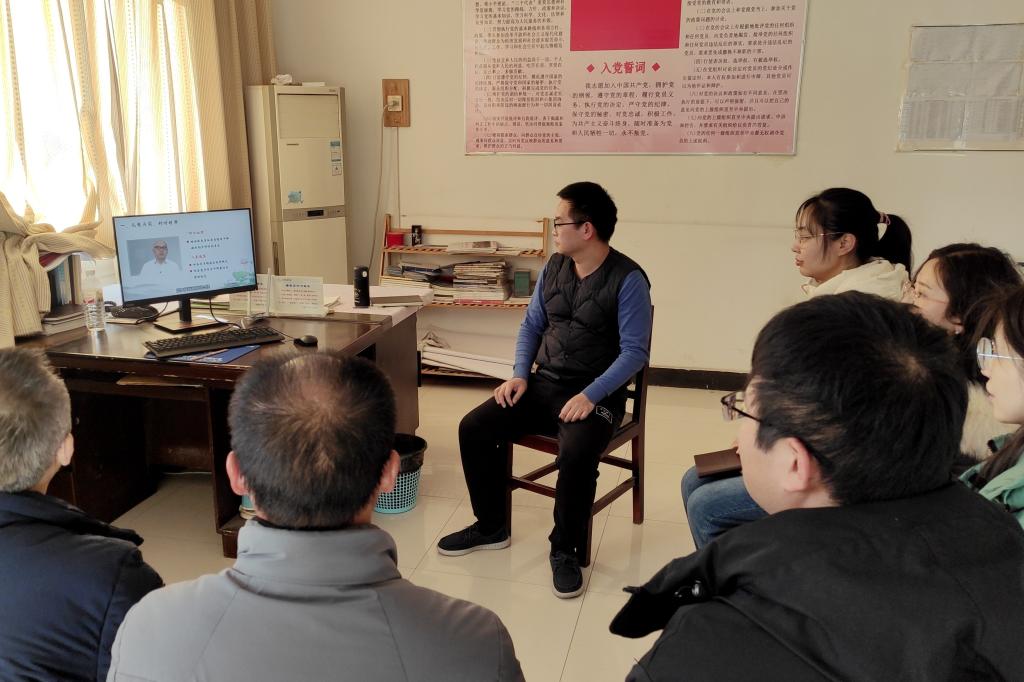 专题学习现场(机电与汽车工程系党支部)