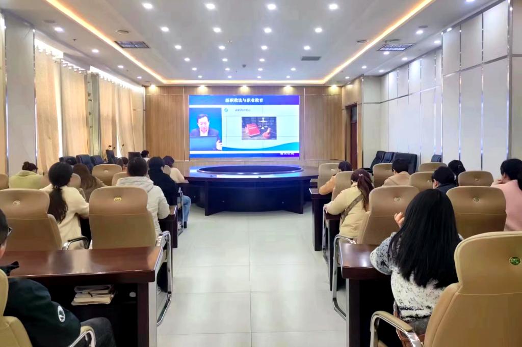 第二党支部学习现场