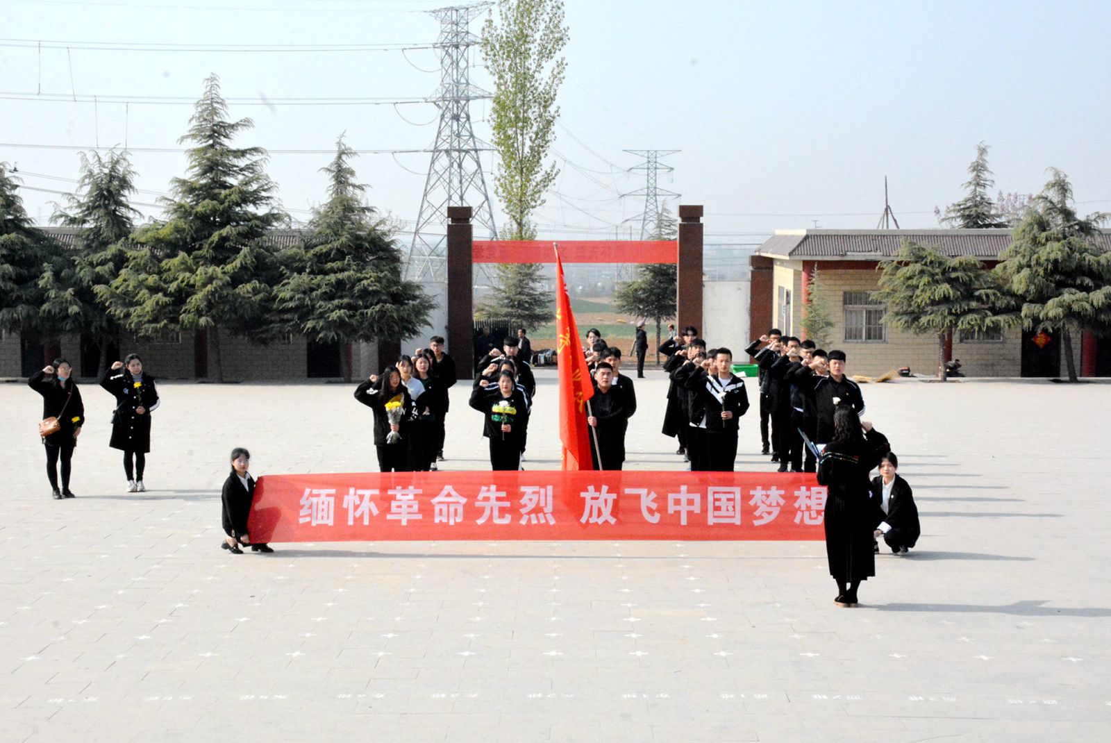 重温入团誓词并宣誓