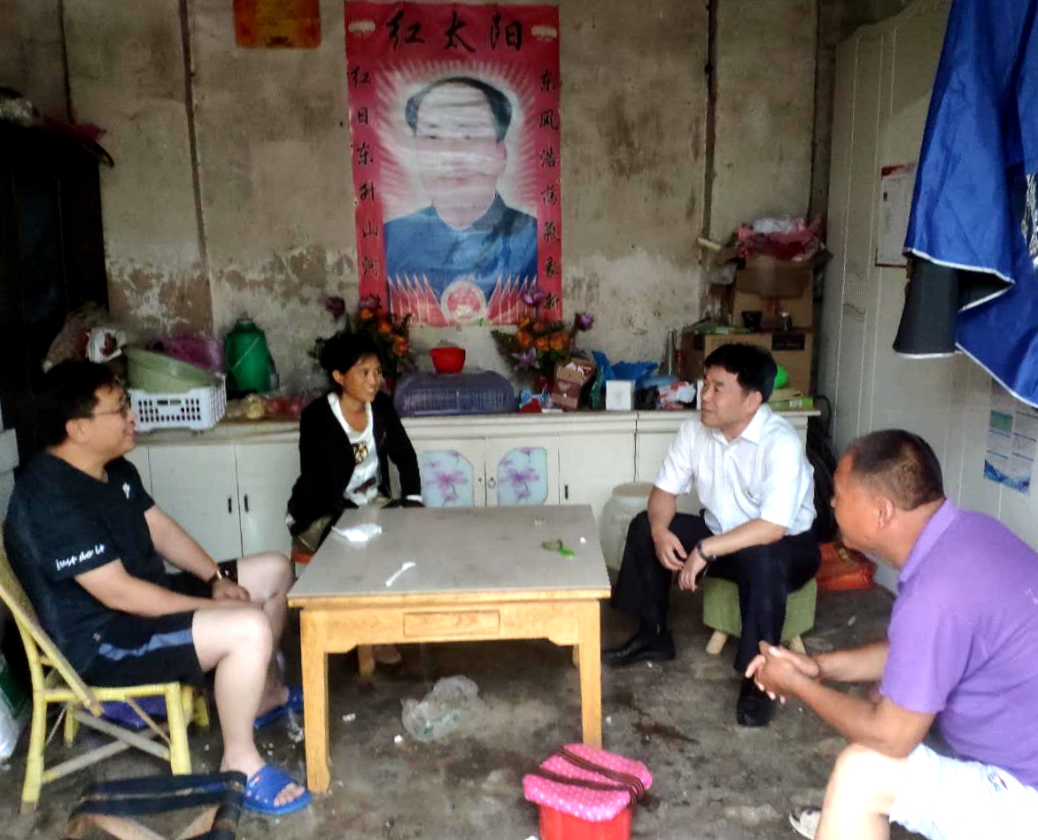走访慰问帮扶户