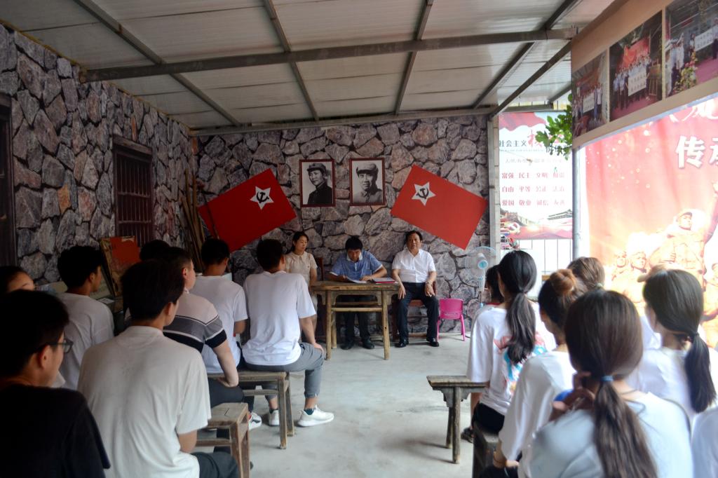 聆听感人故事