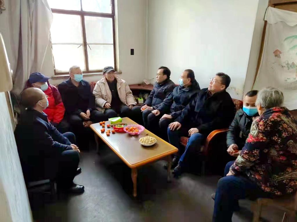看望离退休老同志
