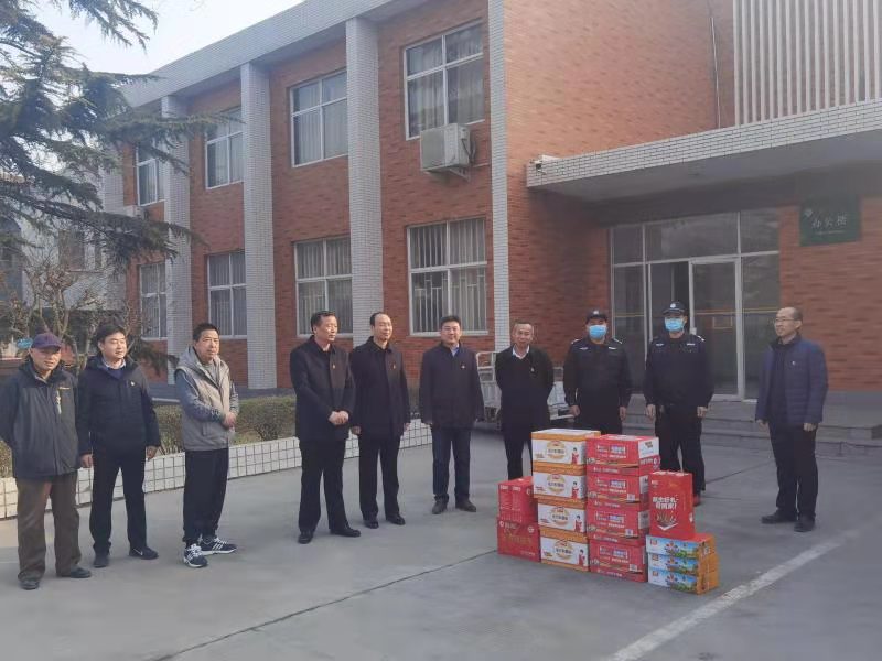 慰问坚守一线岗位工作人员(一)